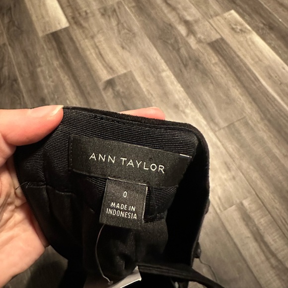 NWT Ann Taylor Velveteen Skirt A Line Size 0 pockets and zipper - Picture 3 of 5